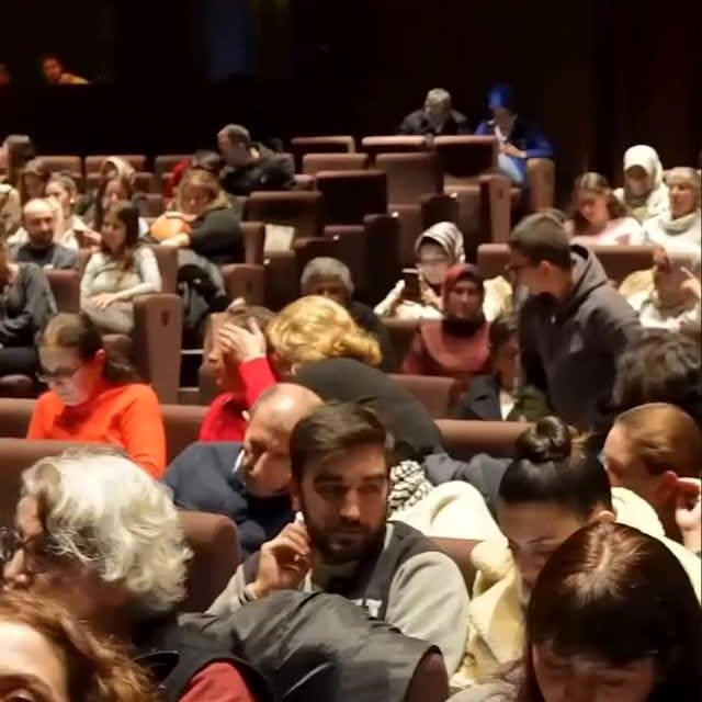 Ayhan Taş'ın 'Birlikte Güzeliz' adlı yeni tiyatro oyunu doğaçlamayla şekilleniyor