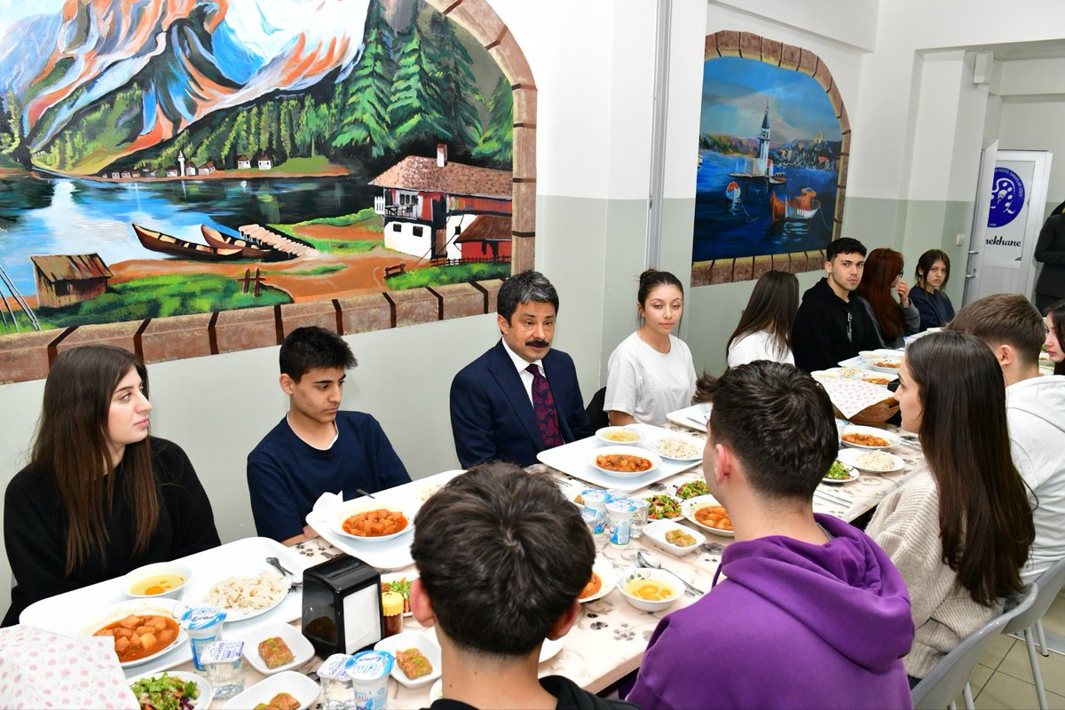Neşet Ertaş Güzel Sanatlar Lisesi Öğrencileri Yeteneklerini Sergiledi