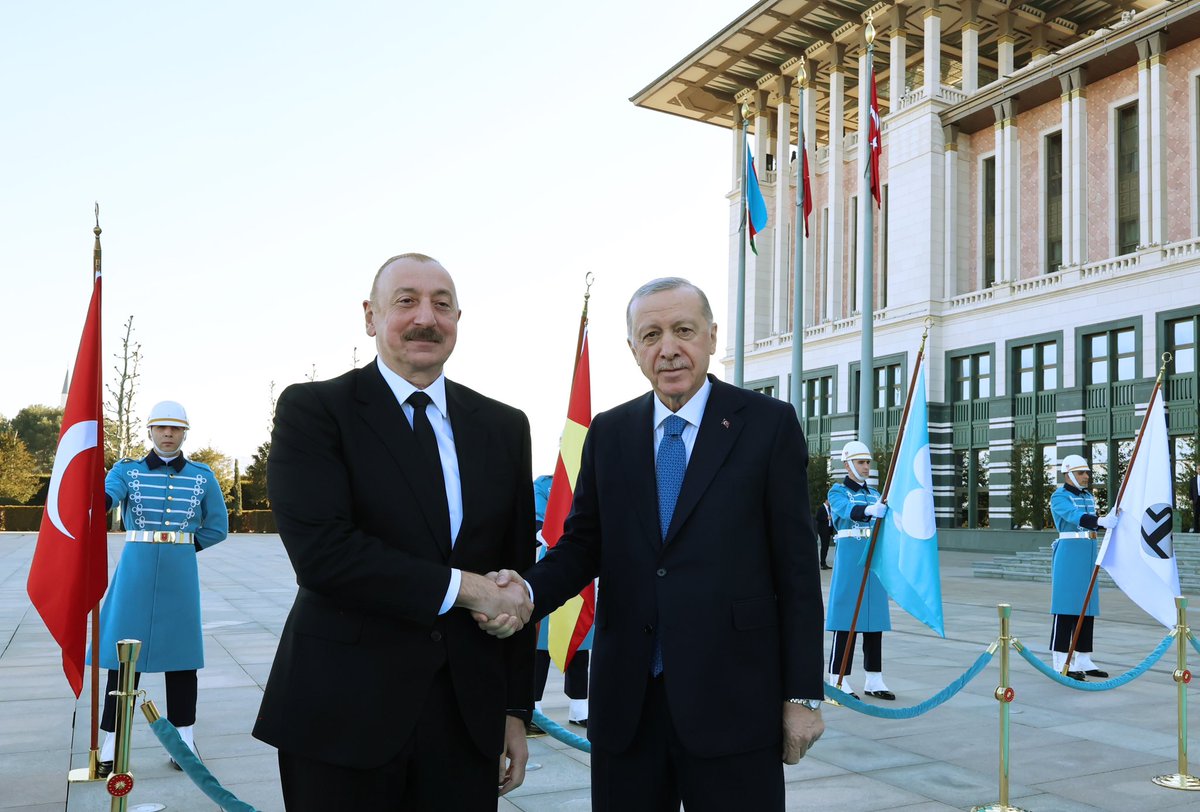 Cumhurbaşkanı Erdoğan, Azerbaycan Cumhurbaşkanı Aliyev'i Resmi Törenle Karşıladı
