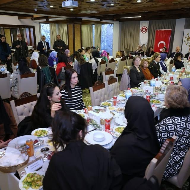 Aksaray'da 8 Mart Dünya Kadınlar Günü Kutlaması: Önemli Kişilikler Bir Araya Geldi