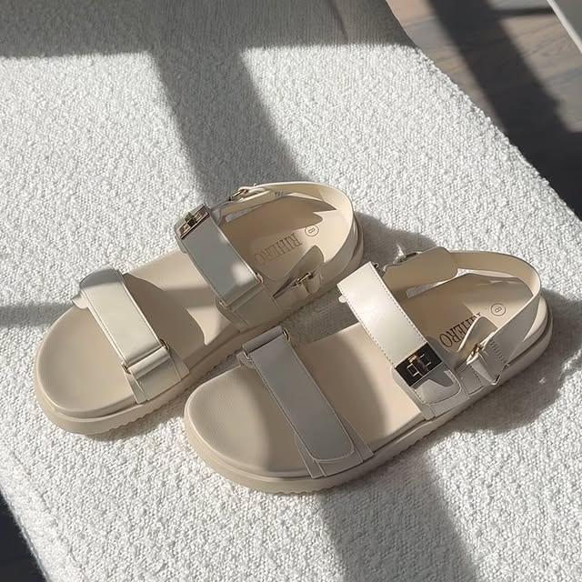Amazon Fashion'dan Yaz Sandaletleri: Rahatlık ve Stil Birleşimi