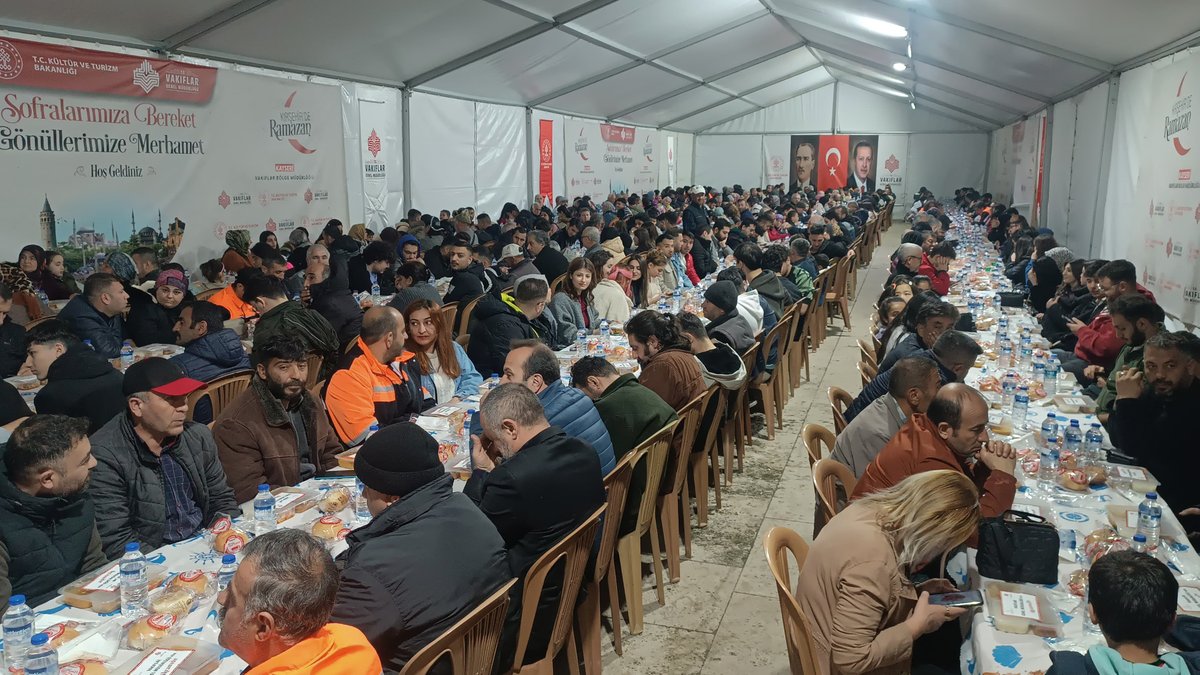 Kırşehir Valiliği ve KayseriBölge tarafından düzenlenen Ramazan Çadırı'ndan 550 Kişiye İftar