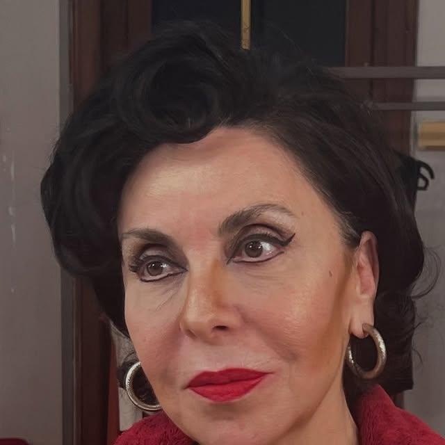 Sema Keçik: Sahnelerin Başarılı Yüzü