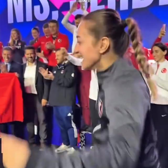 Kız Voleybol Takımı'ndan Motivasyon Veren Mesaj: