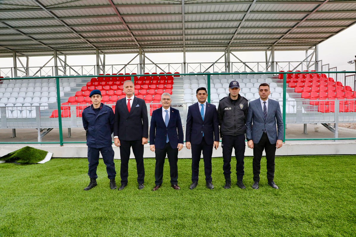 Niğde Valisi, Altunhisar'da Spor Tesislerini İnceledi