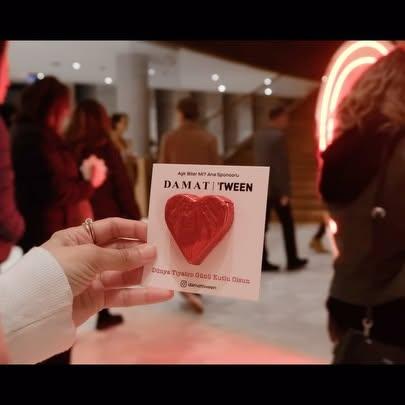 Damat Tween, Dünya Tiyatro Günü'nde 