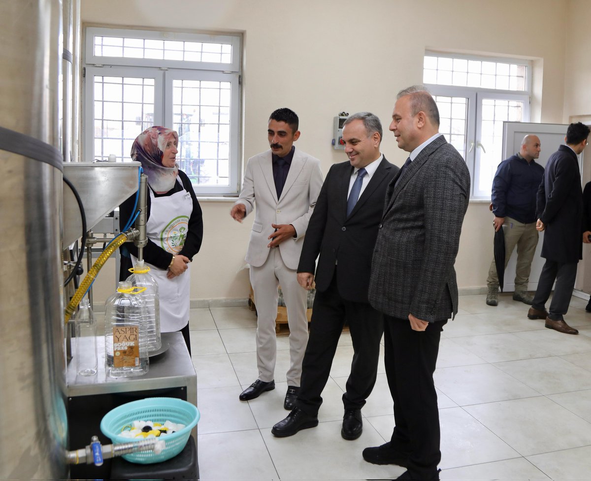 Vali Çiçek ve Rektör Altun, Ağırnas Mimar Sinan Kadın Kooperatifi'ni Ziyaret Etti