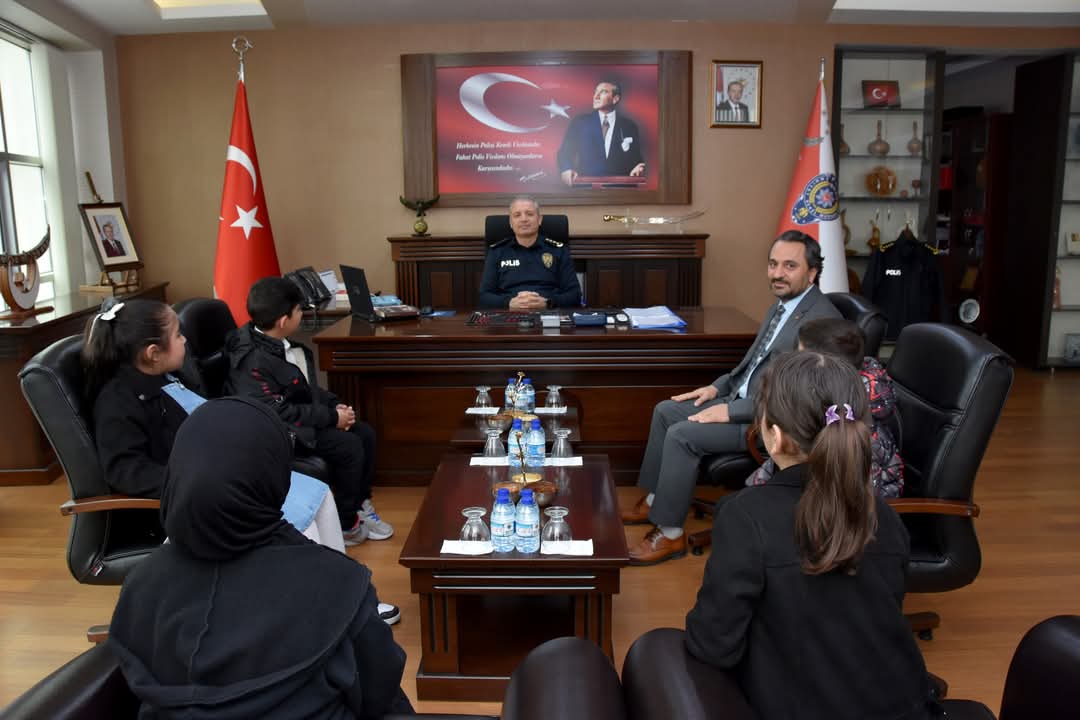 Nevşehir Aile ve Sosyal Hizmetler İl Müdürlüğü, Polis Haftası'nda Emniyet Müdürü Loğoğlu'nu Ziyaret Etti