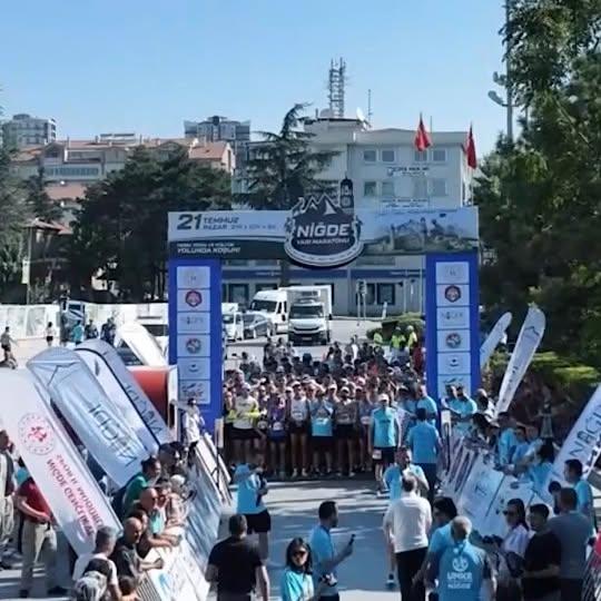 Niğde'de Kahraman Şehit Ömer Halisdemir Anısına Yarı Maratona Katılım Başladı