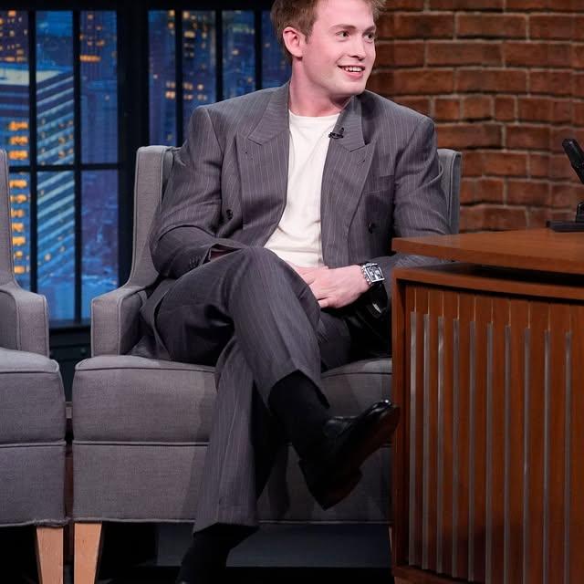 Kit Connor, Steve McQueen'dan İlham Alan Saat ile Moda Dünyasında Yeni Bir Trend Başlatıyor