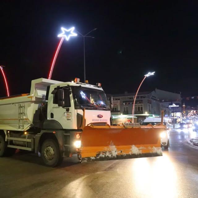 Aksaray'da Karla Mücadele Aralıksız Devam Ediyor