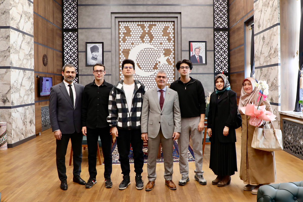 Niğde Valisi Cahit Çelik, Milli Savunma Üniversitesi Sınavında Başarılı Öğrencileri Tanıştı