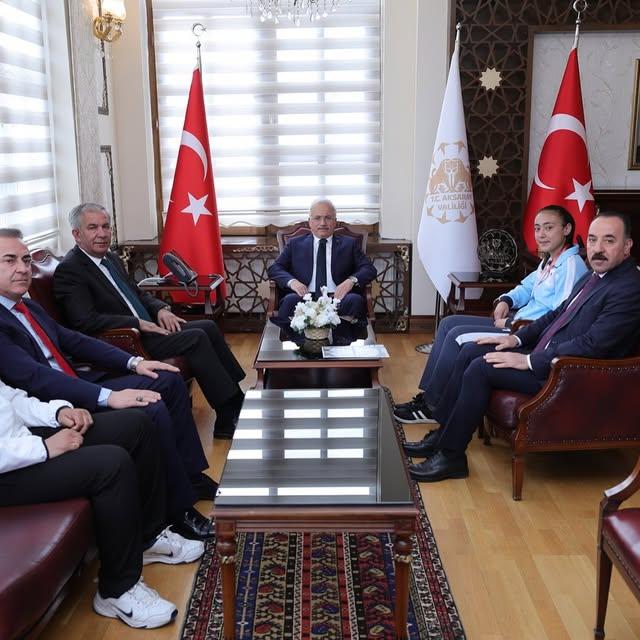 Yıldız Kızlar Bilek Güreşi Şampiyonu Genç Öğrenci Valiliğe Kabul Edildi