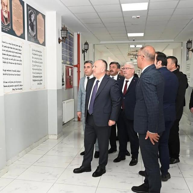 Vali Fidan 15 Temmuz Mesleki ve Teknik Anadolu Lisesini Ziyaret Etti