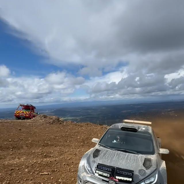 Portekiz'de Oliver Solberg'in Yarış Arabası Kontrolden Çıkarken Kazaya Neden Oldu
