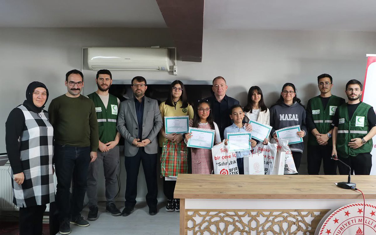 Kırşehir’de Sağlıklı Nesil, Sağlıklı Gelecek Temalı Yarışmada Derece Gören Öğrenciler Ödüllendirildi