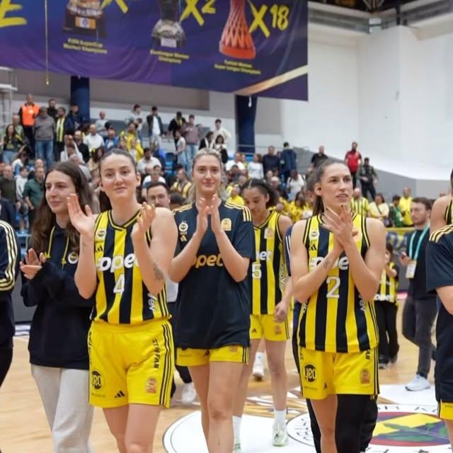Fenerbahçe Opet, Kadın Voleybol Şampiyonası Play-Off'ta İlk Maçı Kazandı