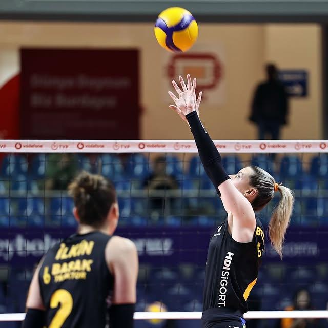 Galatasaray Voleybol Takımı, Şampiyonluk Maçı Öncesi Isınma Eksikliğinden Randevu Aldı