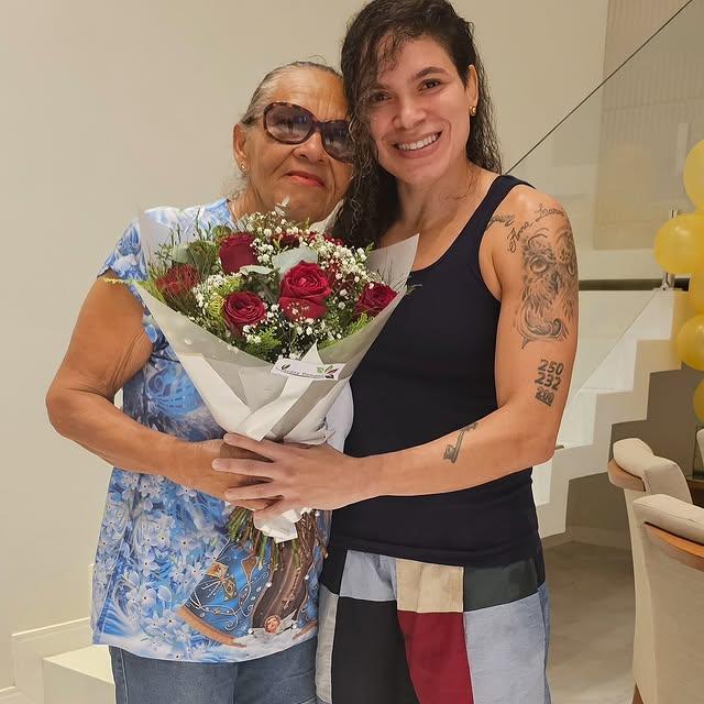 Brezilyalı Boksör Amanda Nunes'in Aniversariini Kutladı