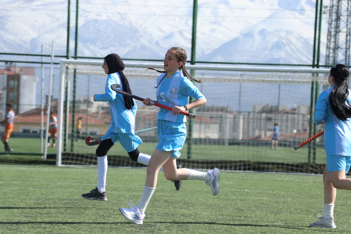 Kayseri’de Hokey Yıldızlar Kız Grubu Birinciliği