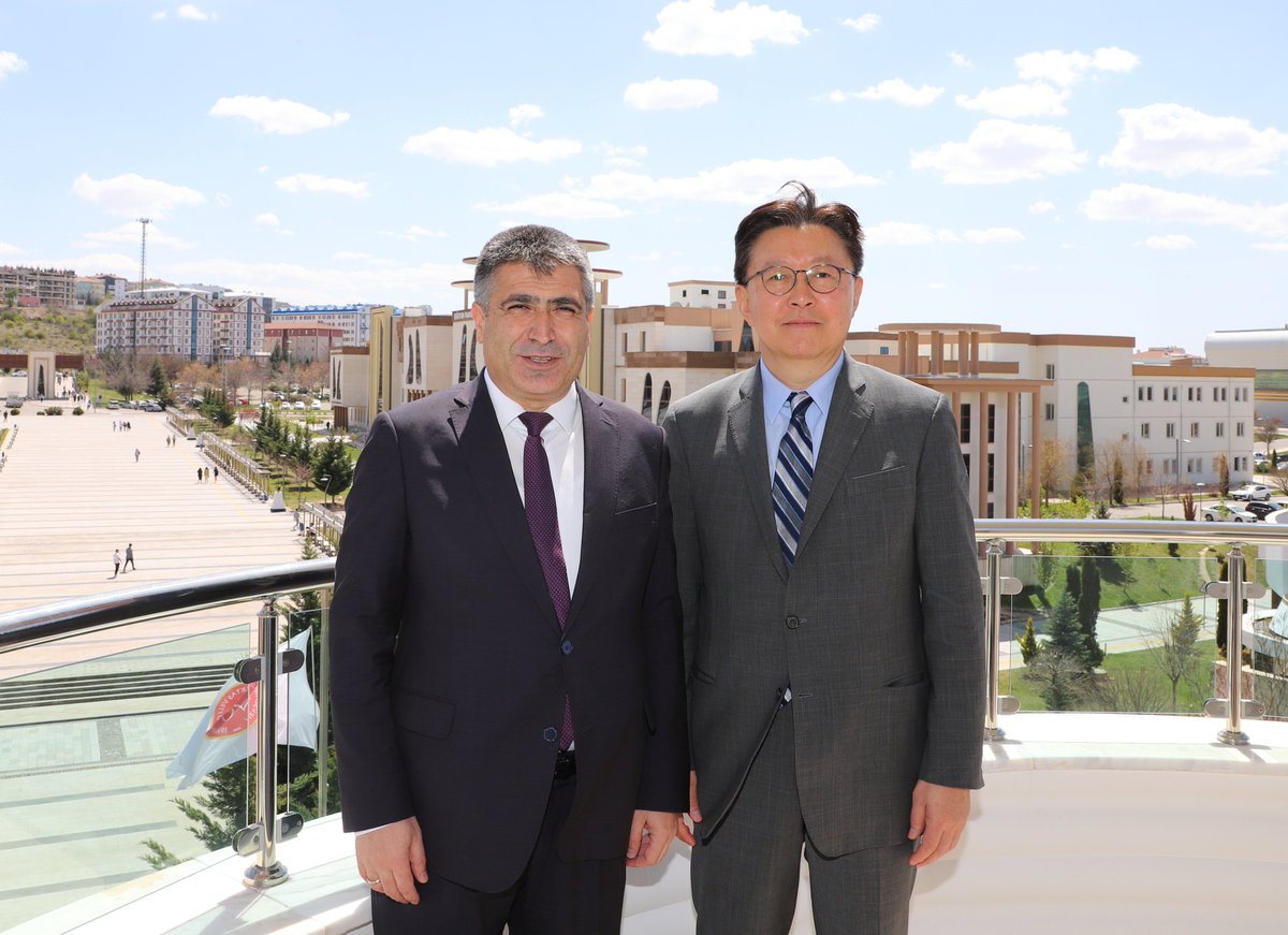 Nevşehir Hacı Bektaş Veli Üniversitesi Rektörünü Kore Savaşı Mirası Vakfı Başkanı Ziyaret Etti