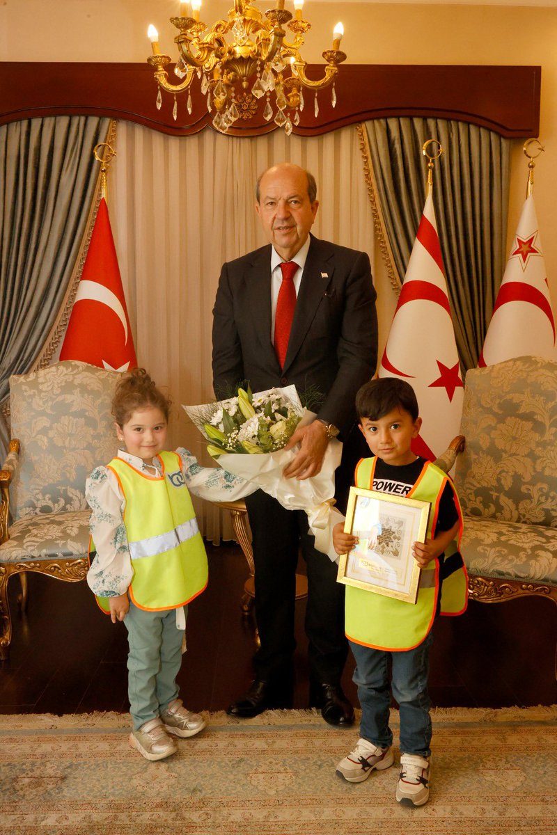 KKTC Cumhurbaşkanı Tatar, Bilgi Durağı Etüt Merkezi’ni Ziyaret Etti