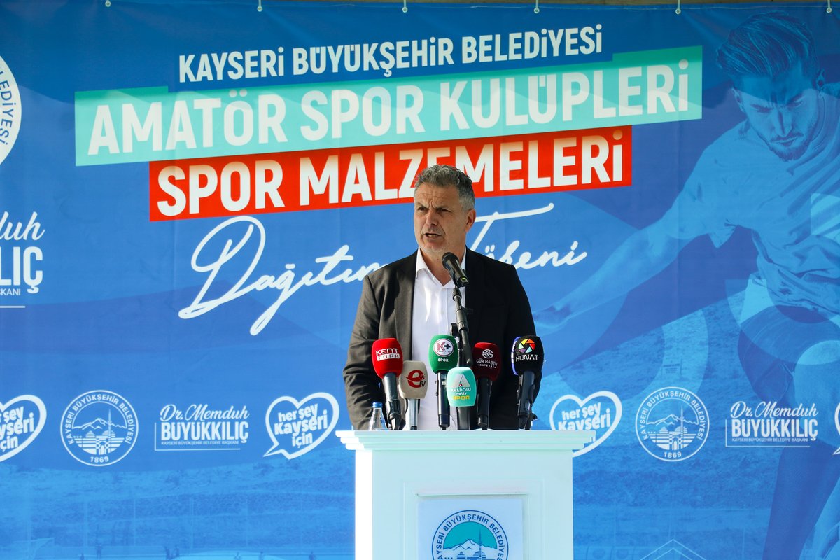 Kayseri'de Amatör Spor Kulüplerine Malzeme Dağıtımı