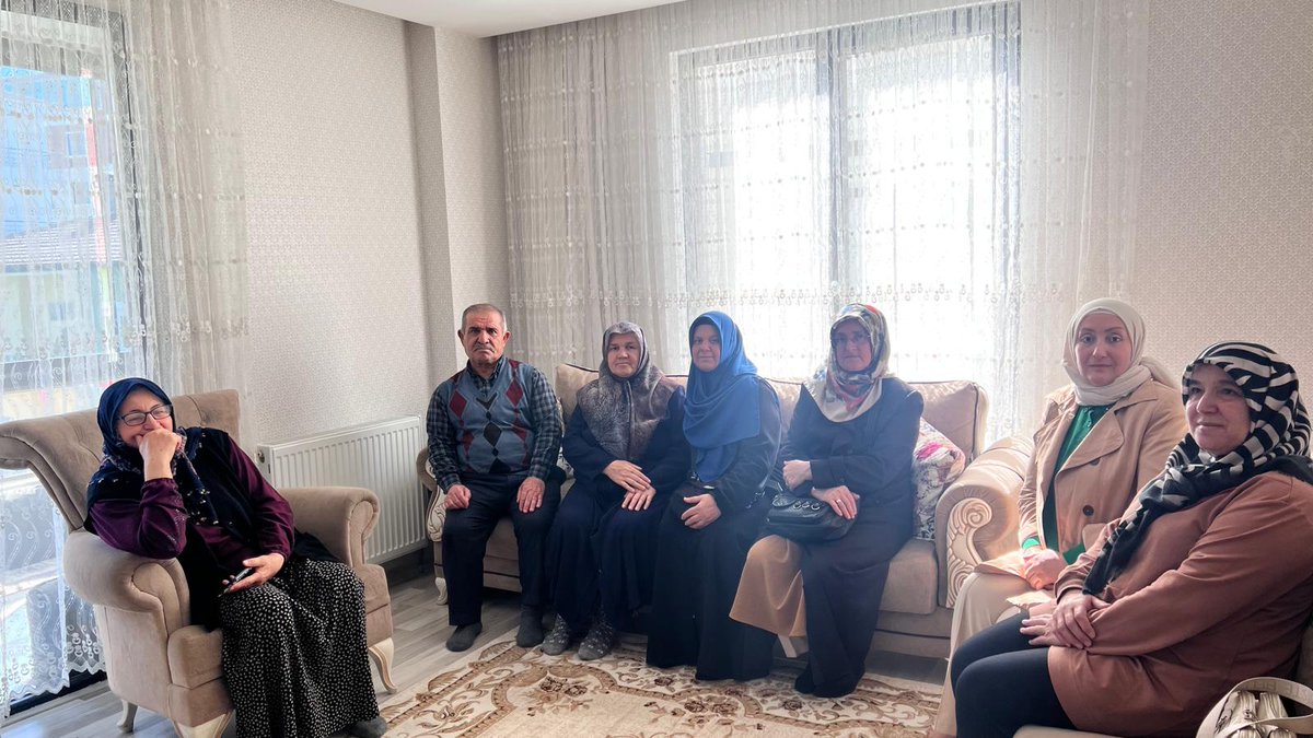 Aksoy İl Kadın Kolları Başkanı Şehit Babasını Ziyaret Etti