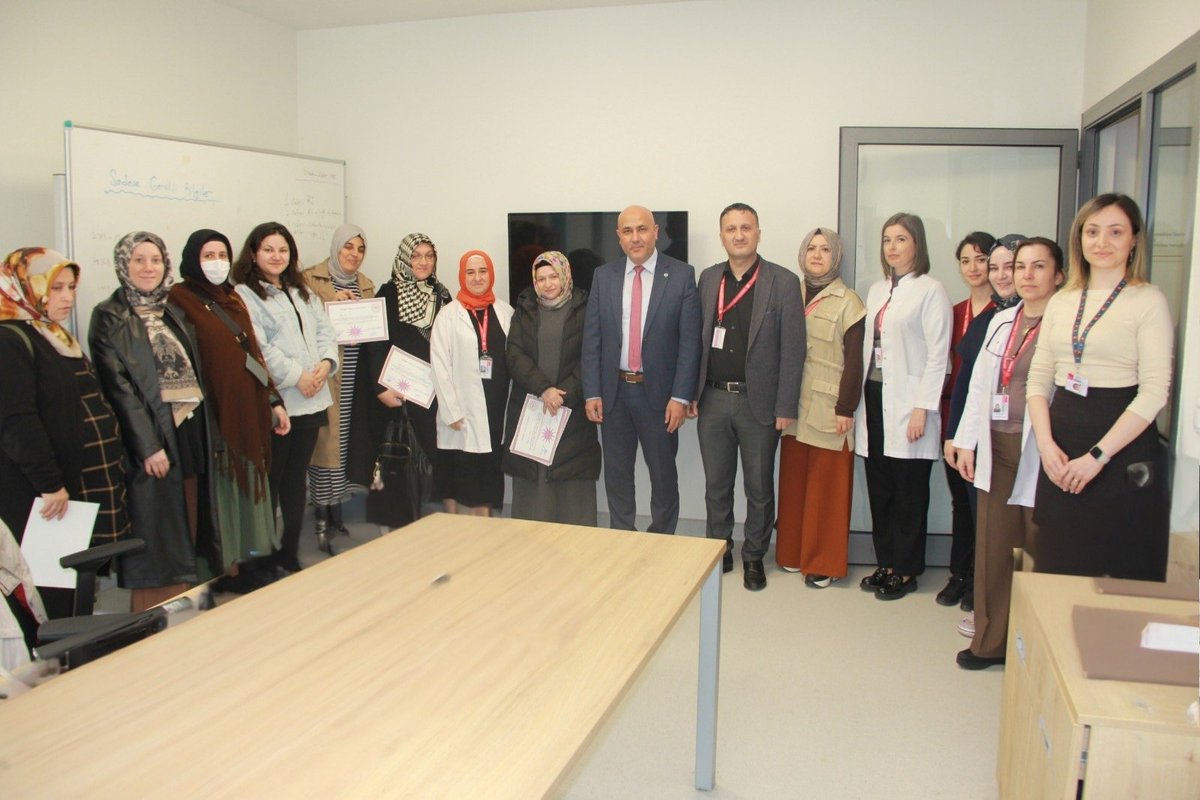 Kocaeli Şehir Hastanesi, 2025'te İkinci Diyabet Okulu Mezunlarını Verdi