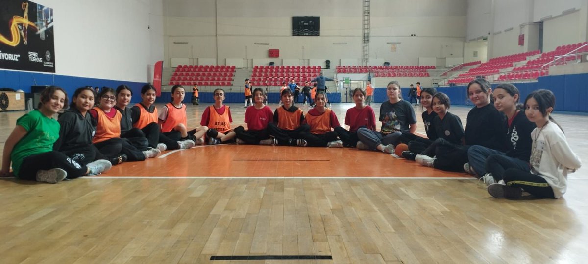 Kayseri’de Genç Hentbol Oyuncularına Bölge Antrenörü Eğitim Veriyor