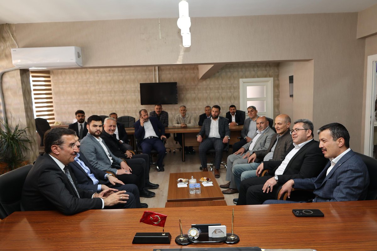 Eski Gümrük ve Ticaret Bakanı Tüfenkci, AK Parti Aksaray İl Başkanlığı'nı Ziyaret Etti
