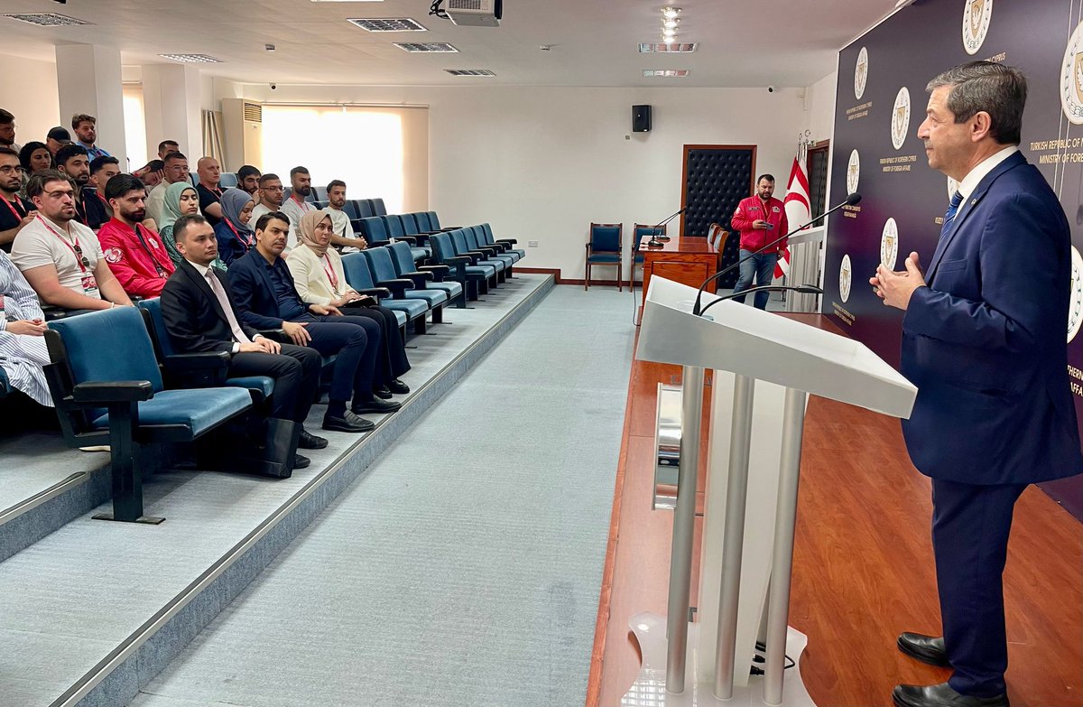 Kuzey Kıbrıs Dışişleri Bakanı Ertuğruloğlu YTB Başkanı Eren ve Avrupa’dan Gelen Gençleri Kabul Etti