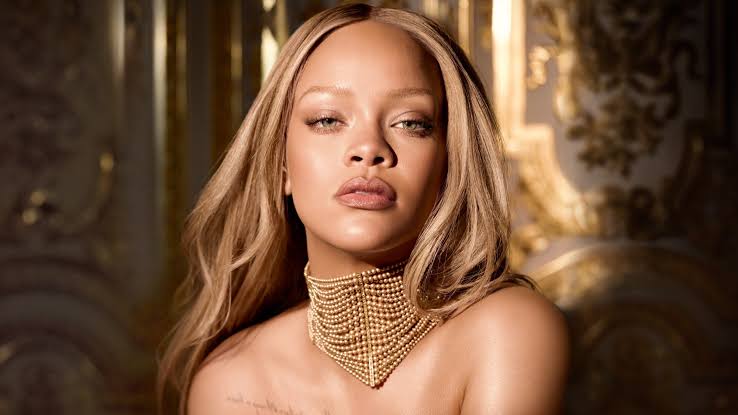 Rihanna'nın Yeni Moda Kampanyası Başladı