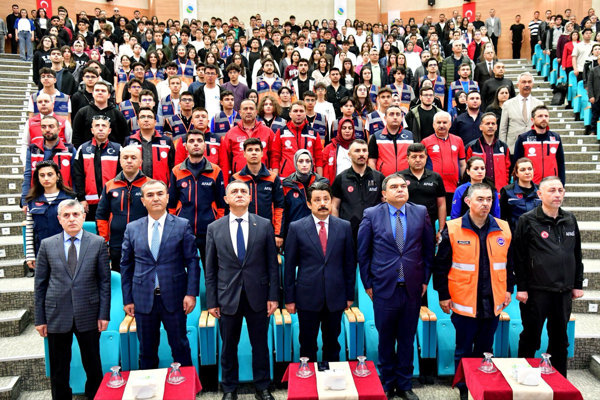 Kırşehir'de Deprem Farkındalığı Artırma Konferansı Düzenlendi