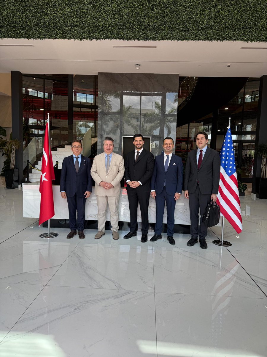Büyükelçi Önal, ABD'deki Farmasi Merkezini Ziyaret Etti