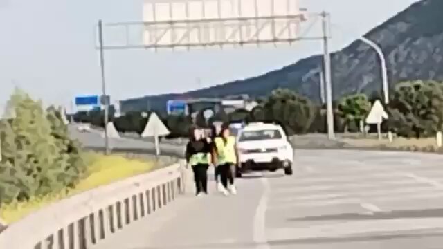 İzmir'den Ankara'ya Hak Talebi: CHP'ye Bağlı Kadınlar İşten Atılmaları Sonrasında Yürüyüş Başlattı