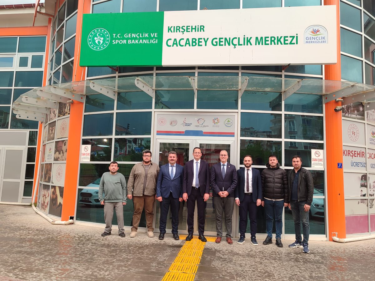 Gençlik ve Spor Bakan Yardımcısı Tarık Karkınçam, Kırşehir Cacabey Gençlik Merkezi'ni Ziyaret Etti