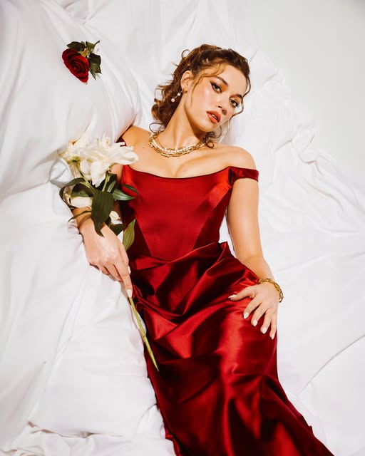 Afra Saraçoğlu, OGM Pictures'ın Yeni Dizisi 'Pera'da Influencer Karakteri Canlandıracak