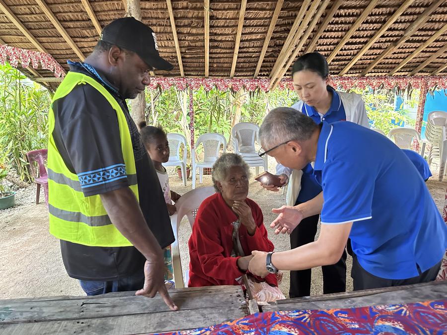 Çinli Tıbbi Ekip, Vanuatu'da Ücretsiz Sağlık Hizmeti Sunuyor