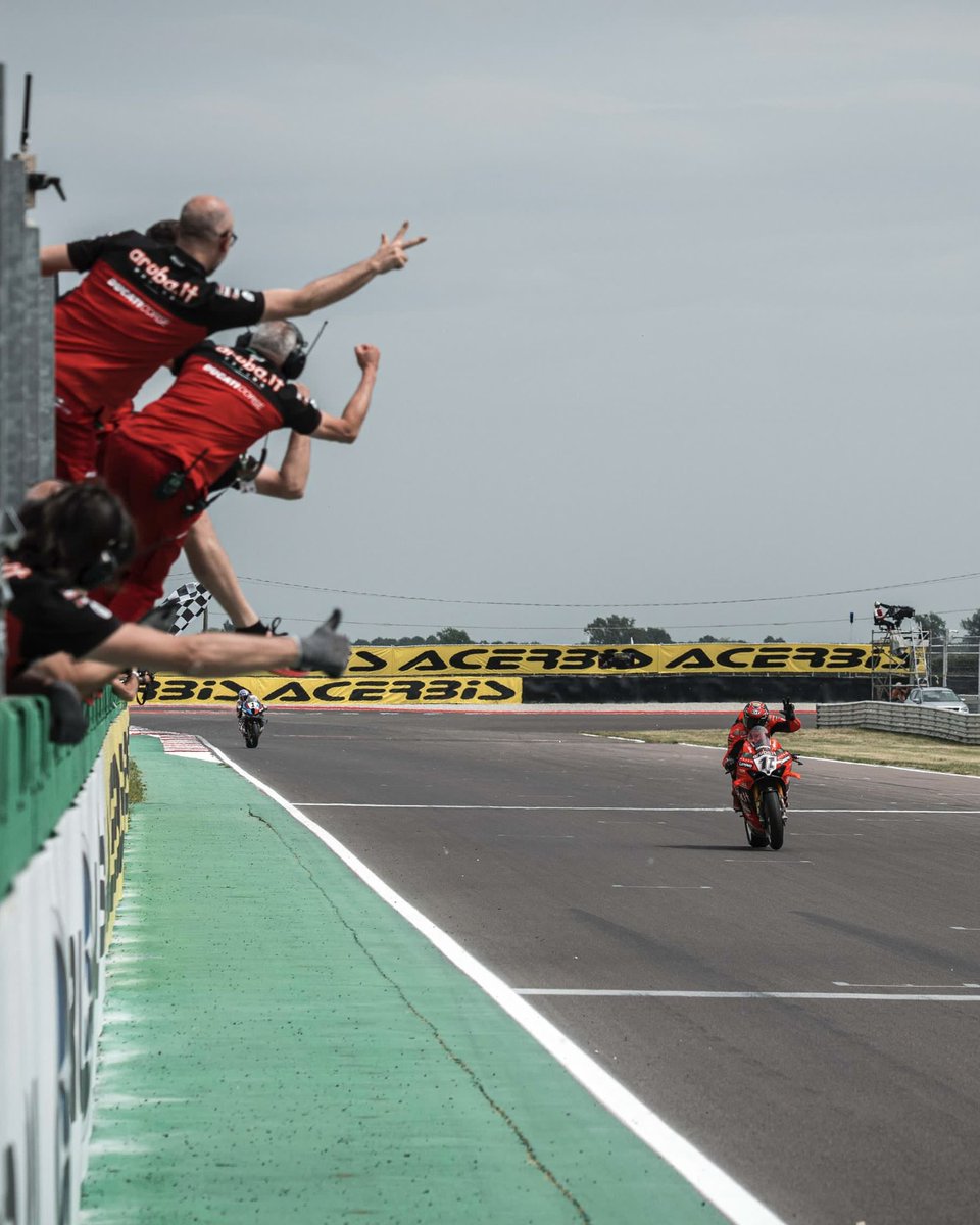 Bautista ve Bulega, İtalyan DünyaSBK Yarışında Başarılı Bir Performans Sergiledi