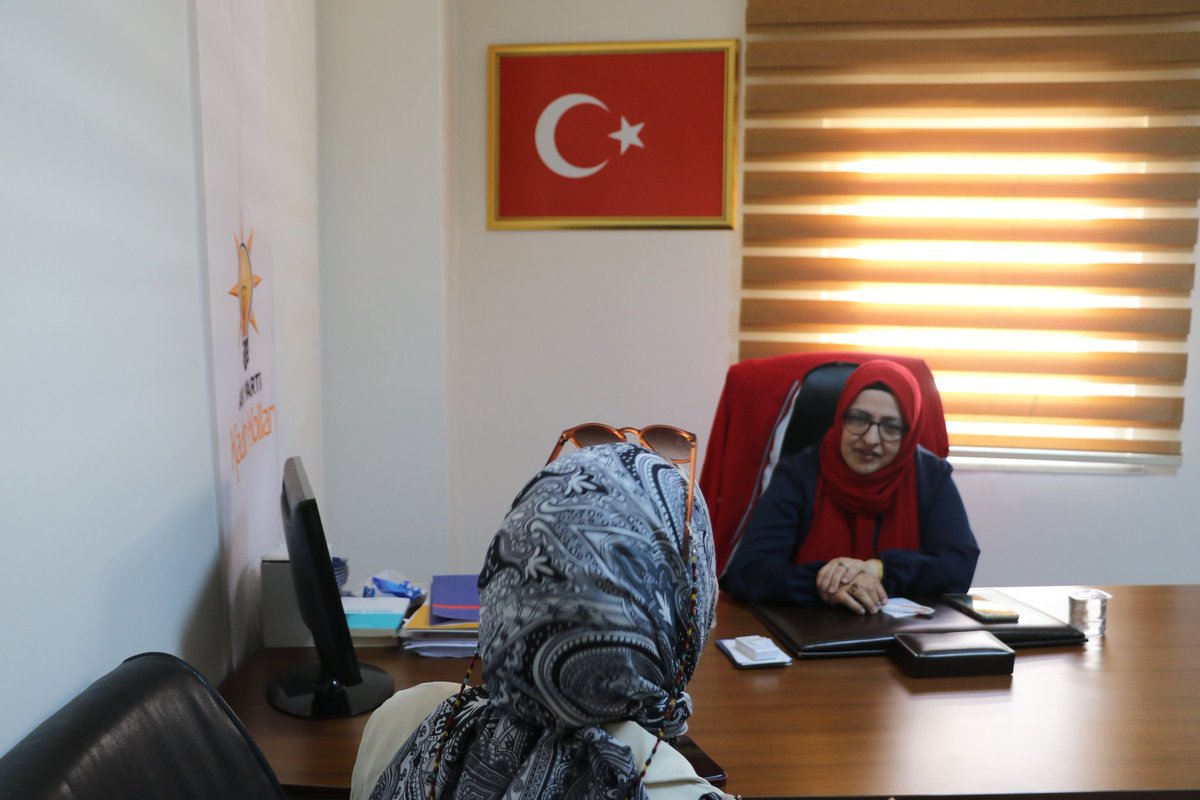 AK Parti Aksaray İl Kadın Kolları Başkanı Şenay Demir, Halk Günü'nde Vatandaşlarla Buluştu