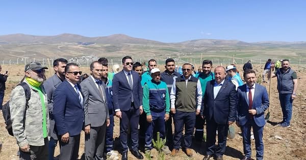 Kayseri'de Ağaç Dikimi Etkinliği: Binlerce Fidan Toprakla Buluştu