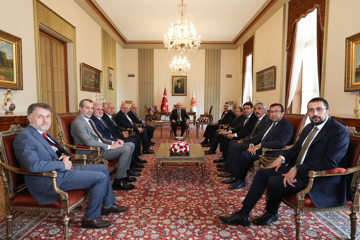 TBMM Başkanı Kurtulmuş, Türk Parlamenterler Birliği ve TBMM Spor Kulübü Üyelerini Kabul Etti