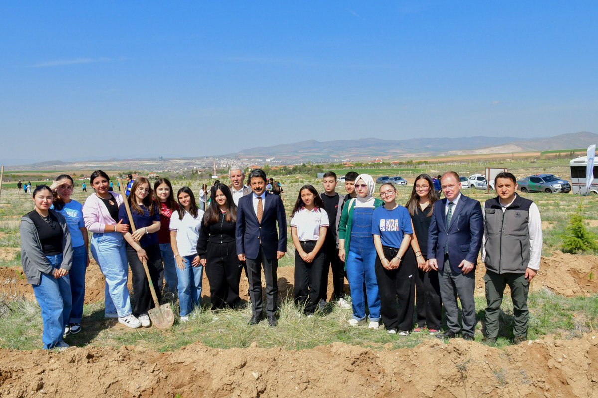 Kırşehir'de Ağaçlandırma Çalışması: Valilik ve Dernek İşbirliğiyle Yeşil Alanlar Artıyor