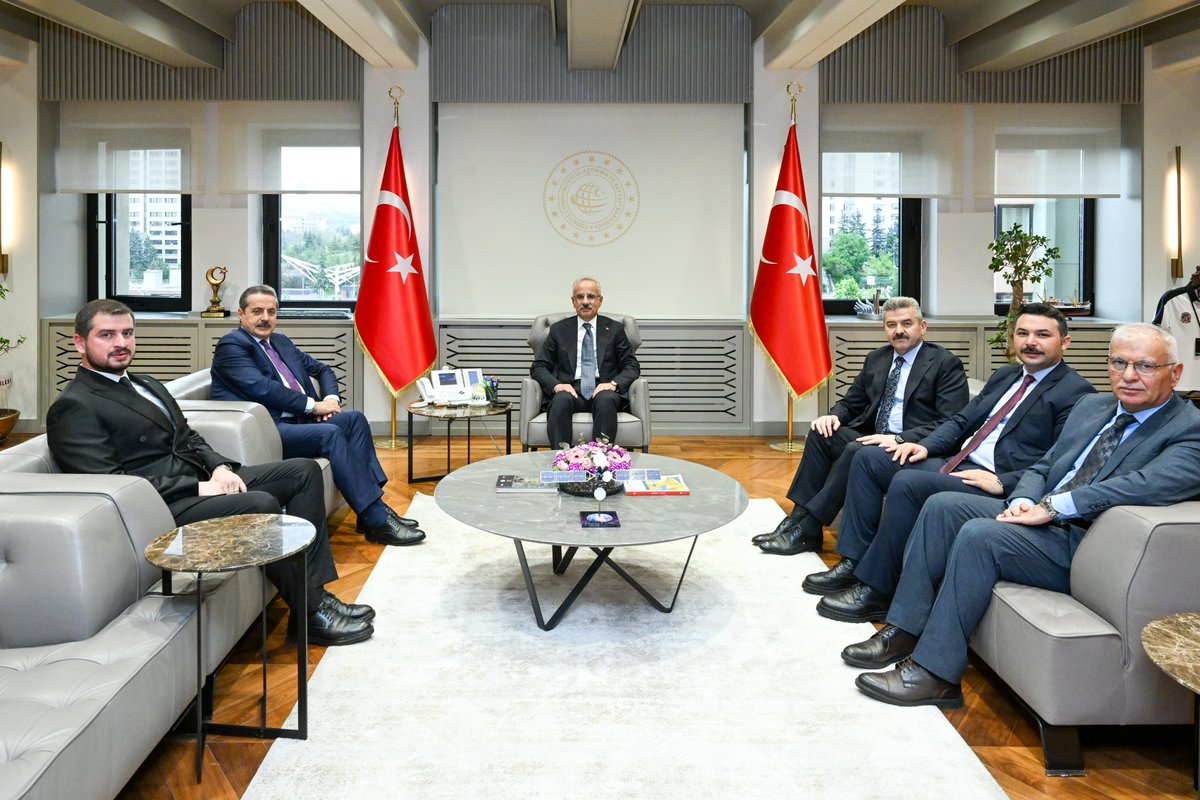 Ulaştırma Bakanı Uraloğlu, Artvin Heyetiyle Bir Araya Geldi