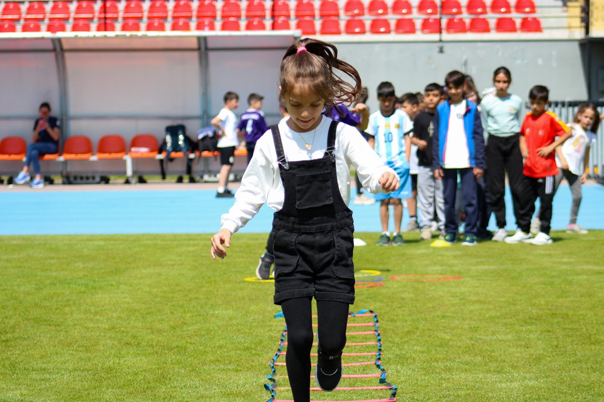 Kayseri'de Minik Atletler Dünya Atletizm Günü'nü Kutladı