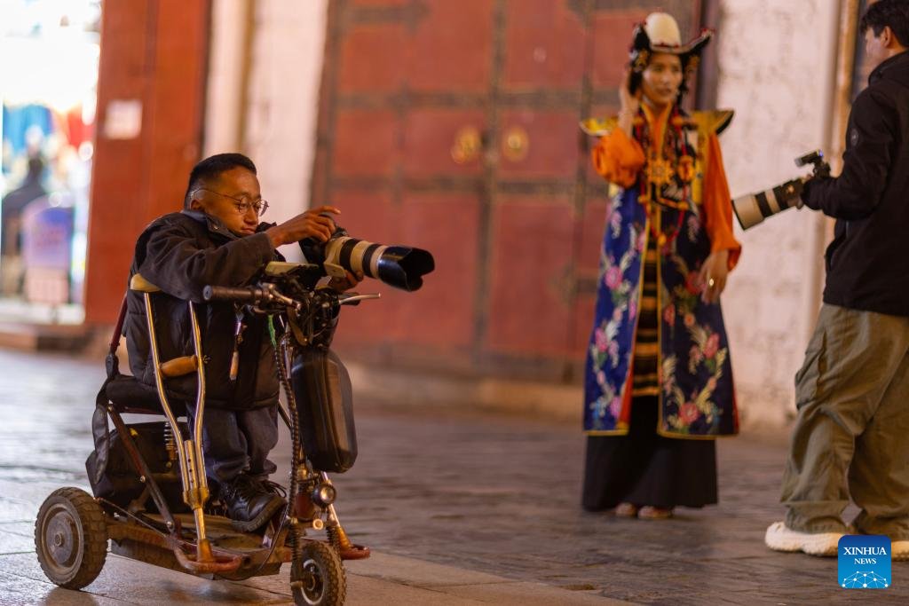 Fiziksel Engelli Fotoğrafçı, Xizang'ın Güzelliğini Objektifine Yansıttı