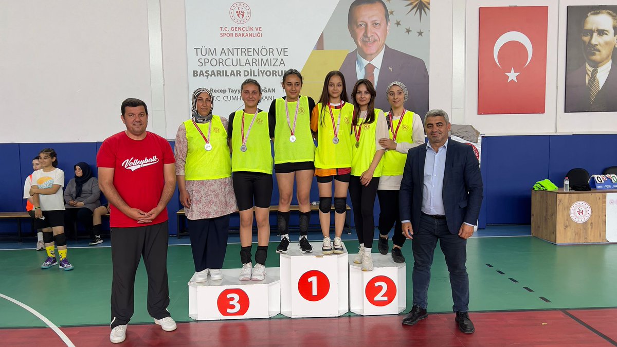 Kayseri'de Anne ve Kızlar Voleybol Turnuvası Yoğun İlgi Gördü
