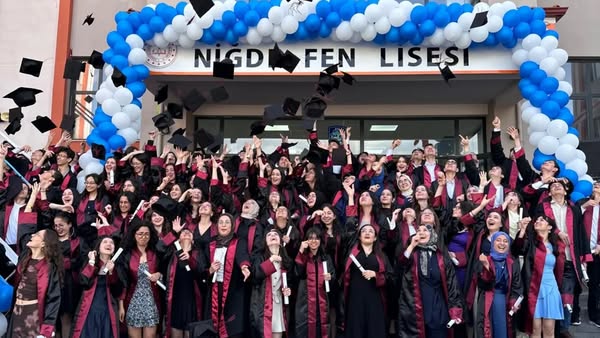 Niğde Fen Lisesi Mezuniyet Töreninde Mutlu Anlar