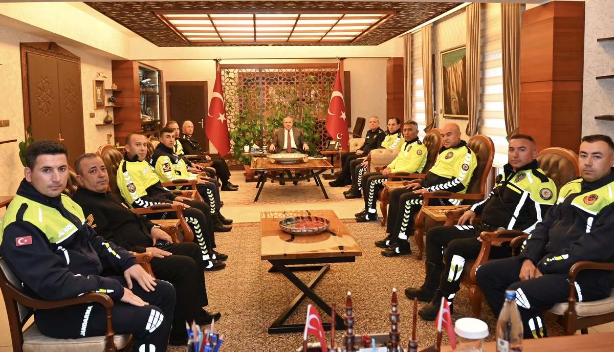 Nevşehir'de Trafik Haftası Kutlamaları: Güvenliği Sağlayan Personel Ödüllendirildi
